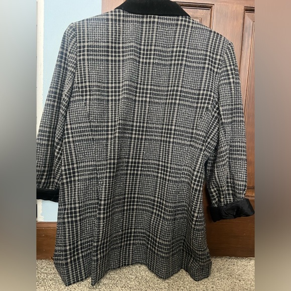 Blazer - Picture 2 of 2